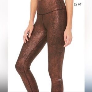 ALO YOGA cracked copper full length leggings size medium